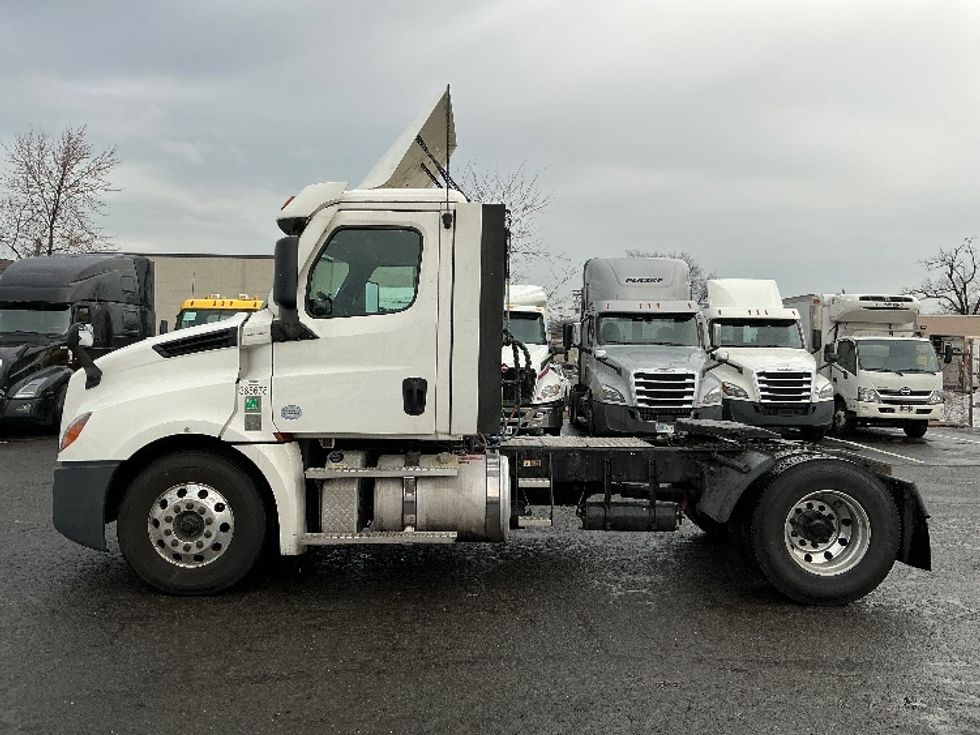 Day Cab Tractor-Heavy Duty Tractors-Freightliner-2020-T12642ST-South Plainfield-NJ-550,926\n\t\tmiles-$ 26,500 - Image 4