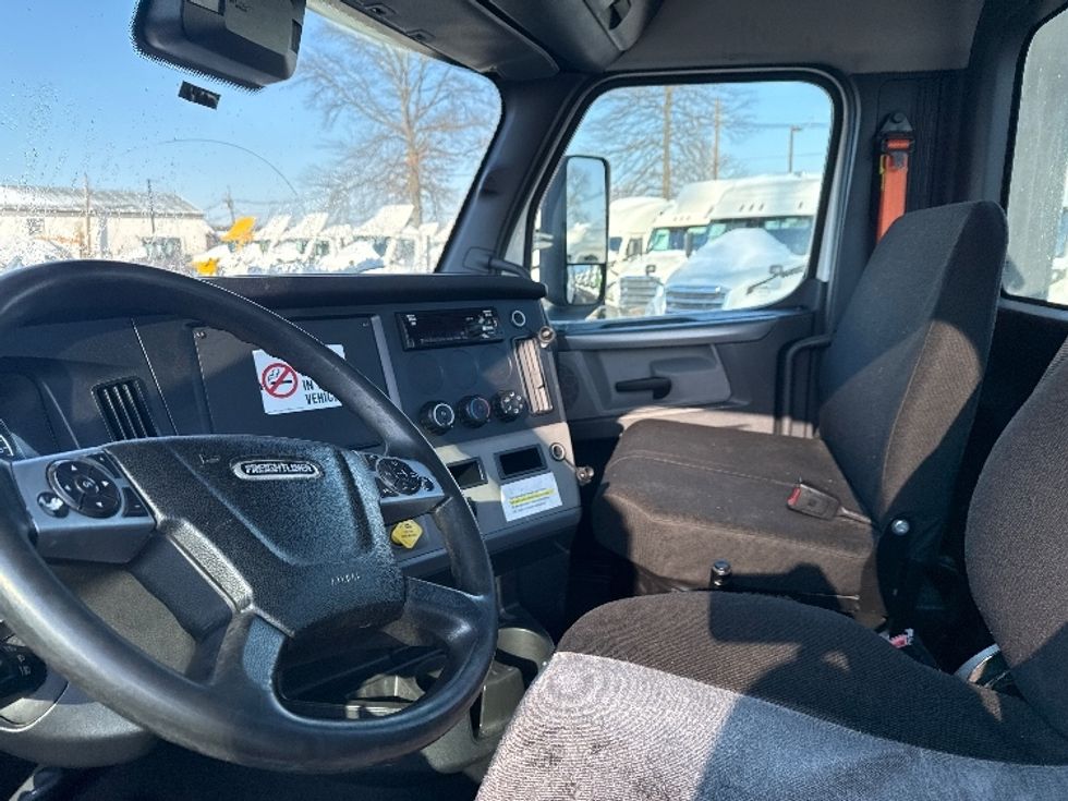Day Cab Tractor-Heavy Duty Tractors-Freightliner-2020-T12642ST-South Plainfield-NJ-558,945\n\t\tmiles-$ 26,000 - Image 10