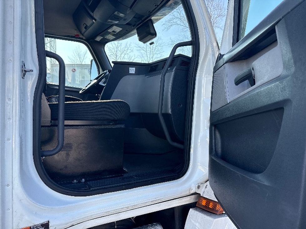 Day Cab Tractor-Heavy Duty Tractors-Freightliner-2020-T12642ST-South Plainfield-NJ-558,945\n\t\tmiles-$ 26,000 - Image 12