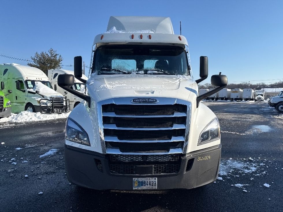 Day Cab Tractor-Heavy Duty Tractors-Freightliner-2020-T12642ST-South Plainfield-NJ-558,945\n\t\tmiles-$ 26,000 - Image 2