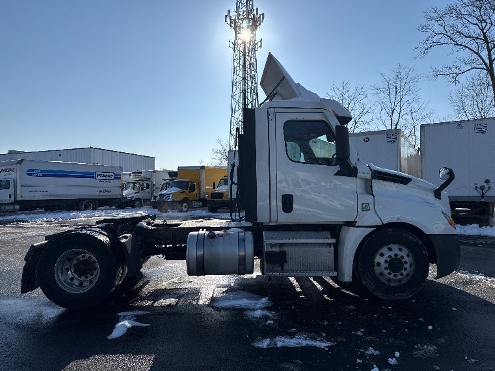 Day Cab Tractor-Heavy Duty Tractors-Freightliner-2020-T12642ST-South Plainfield-NJ-558,945\n\t\tmiles-$ 26,000 - Image 8