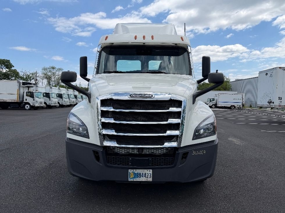 Day Cab Tractor-Heavy Duty Tractors-Freightliner-2020-T12642ST-South Plainfield-NJ-558,956\n\t\tmiles-$ 23,500 - Image 1