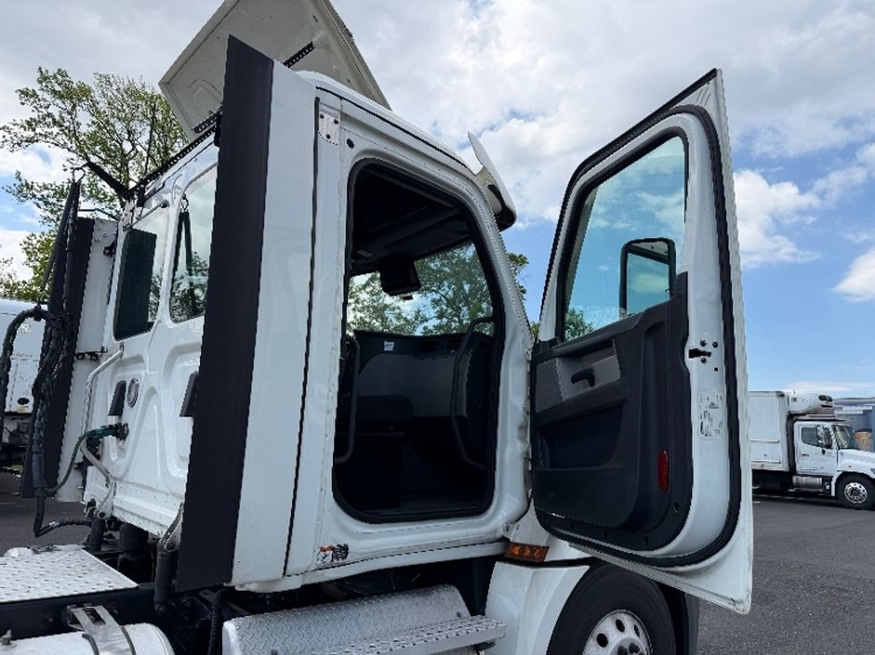 Day Cab Tractor-Heavy Duty Tractors-Freightliner-2020-T12642ST-South Plainfield-NJ-558,956\n\t\tmiles-$ 23,500 - Image 10