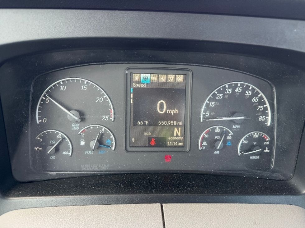 Day Cab Tractor-Heavy Duty Tractors-Freightliner-2020-T12642ST-South Plainfield-NJ-558,956\n\t\tmiles-$ 23,500 - Image 14
