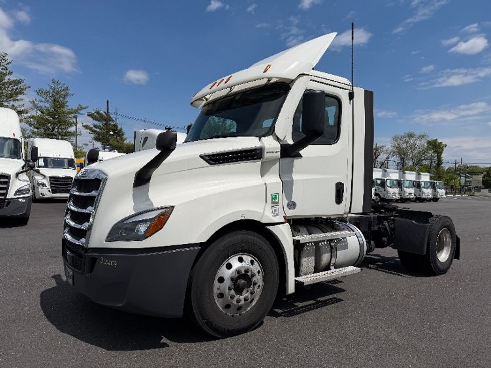 Day Cab Tractor-Heavy Duty Tractors-Freightliner-2020-T12642ST-South Plainfield-NJ-558,956\n\t\tmiles-$ 23,500 - Image 2