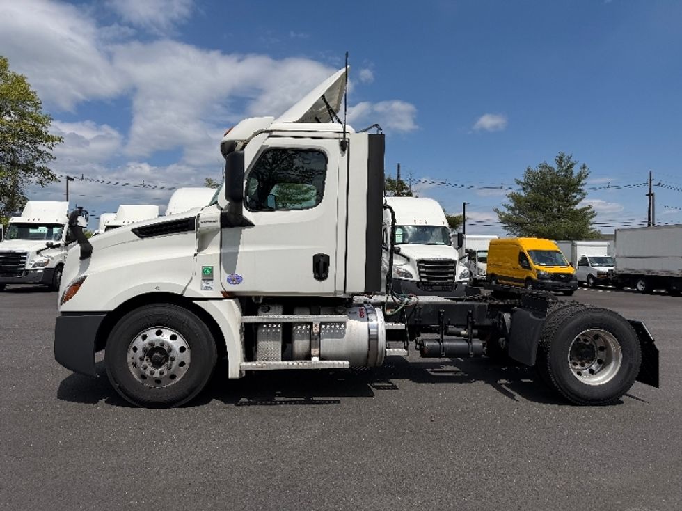 Day Cab Tractor-Heavy Duty Tractors-Freightliner-2020-T12642ST-South Plainfield-NJ-558,956\n\t\tmiles-$ 23,500 - Image 3