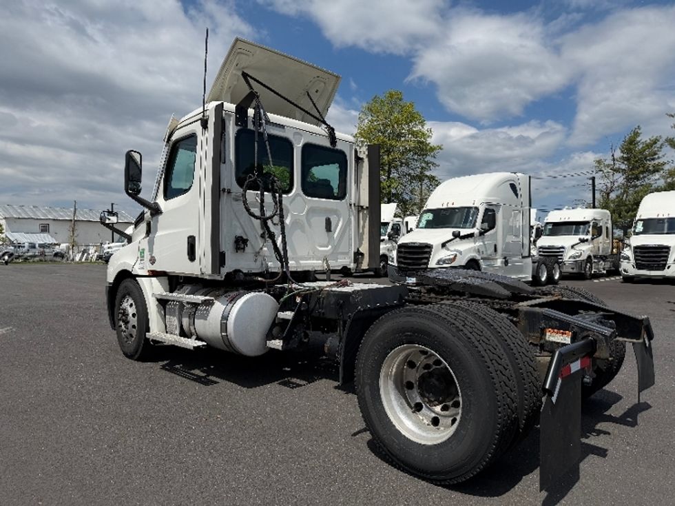 Day Cab Tractor-Heavy Duty Tractors-Freightliner-2020-T12642ST-South Plainfield-NJ-558,956\n\t\tmiles-$ 23,500 - Image 4