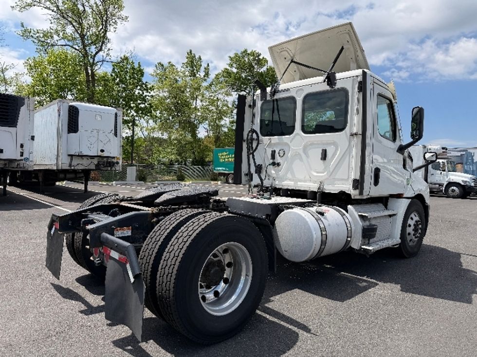 Day Cab Tractor-Heavy Duty Tractors-Freightliner-2020-T12642ST-South Plainfield-NJ-558,956\n\t\tmiles-$ 23,500 - Image 5