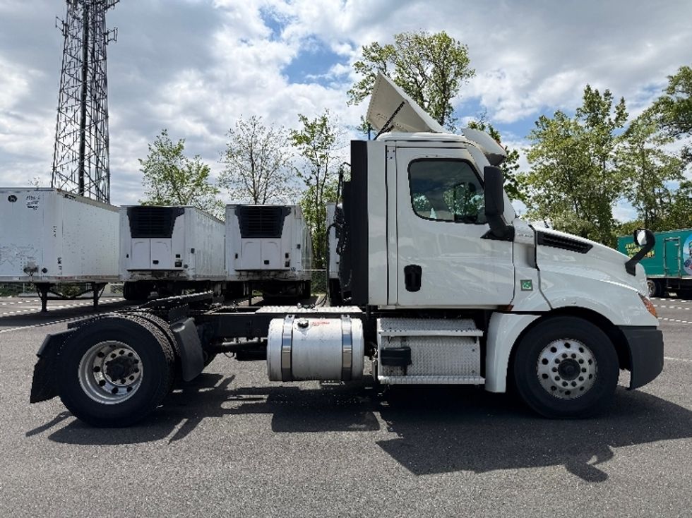 Day Cab Tractor-Heavy Duty Tractors-Freightliner-2020-T12642ST-South Plainfield-NJ-558,956\n\t\tmiles-$ 23,500 - Image 6