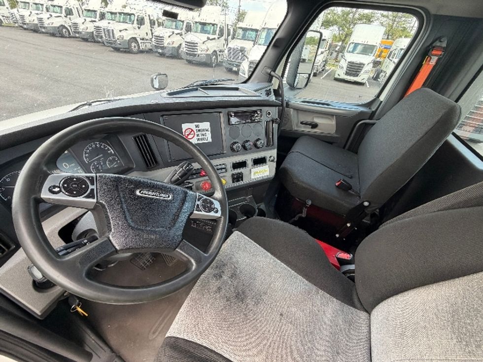 Day Cab Tractor-Heavy Duty Tractors-Freightliner-2020-T12642ST-South Plainfield-NJ-558,956\n\t\tmiles-$ 23,500 - Image 8