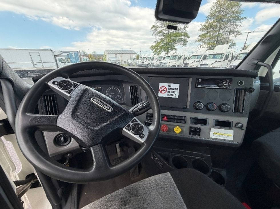 Day Cab Tractor-Heavy Duty Tractors-Freightliner-2020-T12642ST-South Plainfield-NJ-558,956\n\t\tmiles-$ 23,500 - Image 9