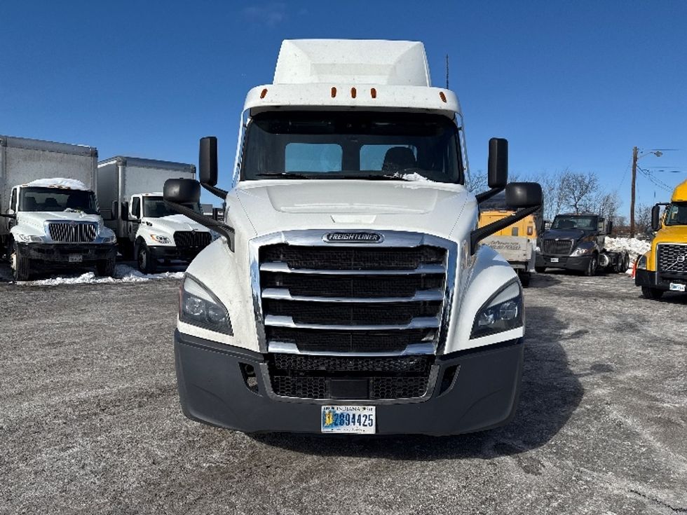 Day Cab Tractor-Heavy Duty Tractors-Freightliner-2020-T12642ST-South Plainfield-NJ-559,057\n\t\tmiles-$ 26,000 - Image 2