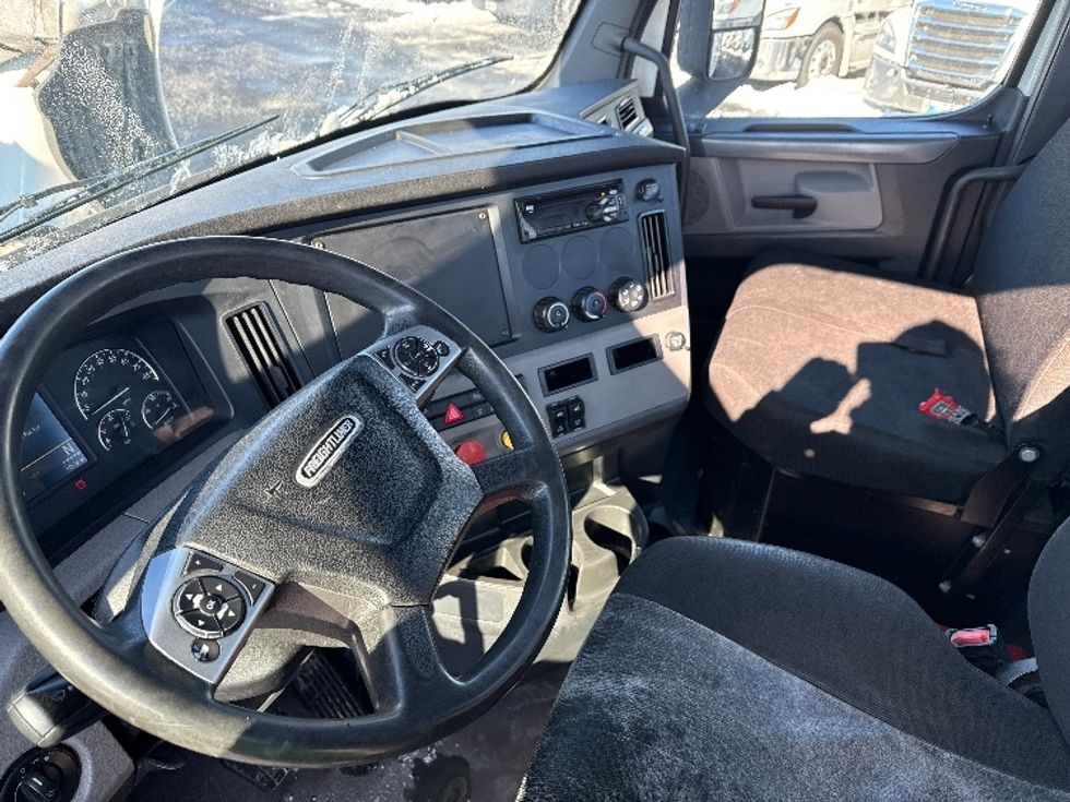 Day Cab Tractor-Heavy Duty Tractors-Freightliner-2020-T12642ST-South Plainfield-NJ-559,401\n\t\tmiles-$ 26,000 - Image 10