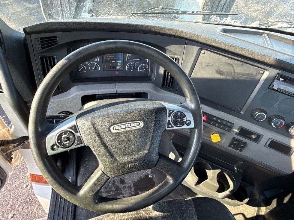 Day Cab Tractor-Heavy Duty Tractors-Freightliner-2020-T12642ST-South Plainfield-NJ-559,401\n\t\tmiles-$ 26,000 - Image 11