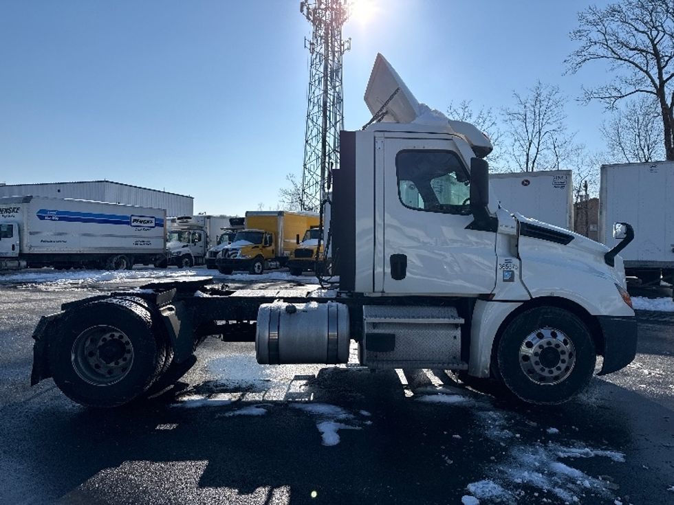 Day Cab Tractor-Heavy Duty Tractors-Freightliner-2020-T12642ST-South Plainfield-NJ-559,401\n\t\tmiles-$ 26,000 - Image 8