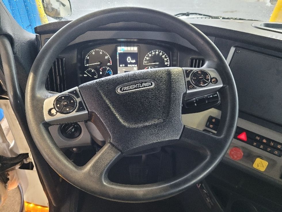 Day Cab Tractor-Heavy Duty Tractors-Freightliner-2020-T12642ST-South Plainfield-NJ-560,201\n\t\tmiles-$ 27,000 - Image 11