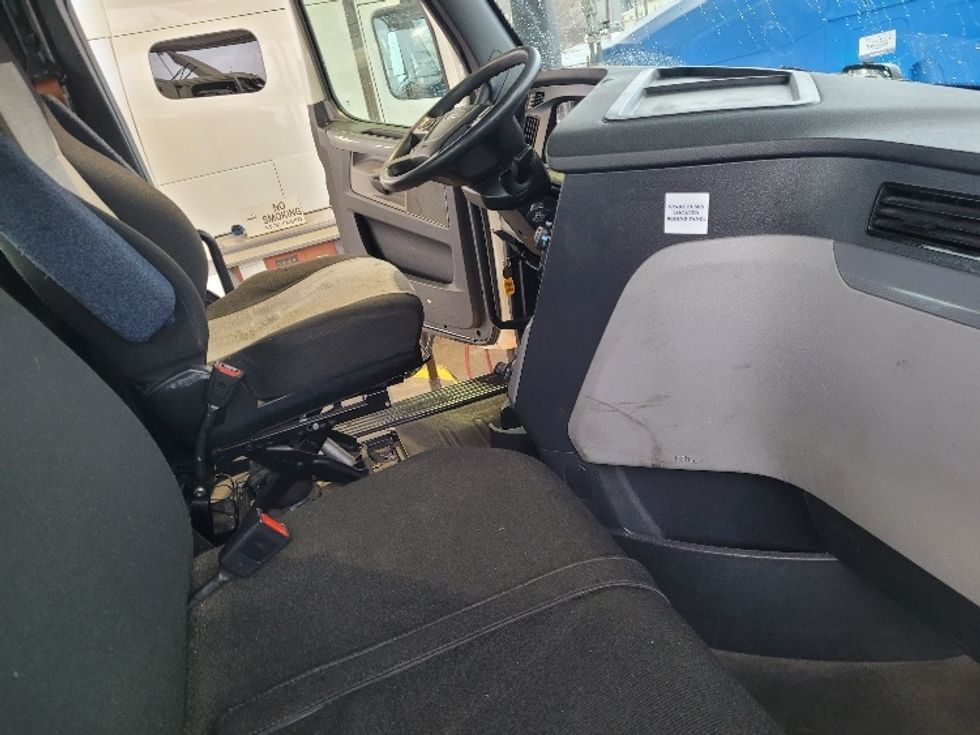 Day Cab Tractor-Heavy Duty Tractors-Freightliner-2020-T12642ST-South Plainfield-NJ-560,201\n\t\tmiles-$ 27,000 - Image 14