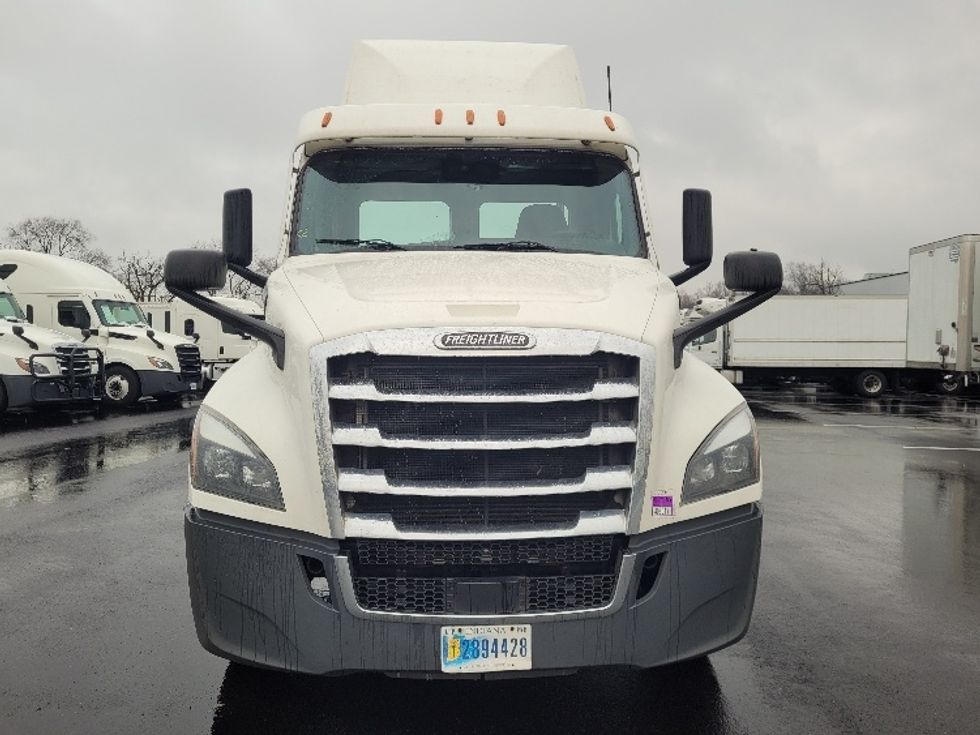 Day Cab Tractor-Heavy Duty Tractors-Freightliner-2020-T12642ST-South Plainfield-NJ-560,201\n\t\tmiles-$ 27,000 - Image 2