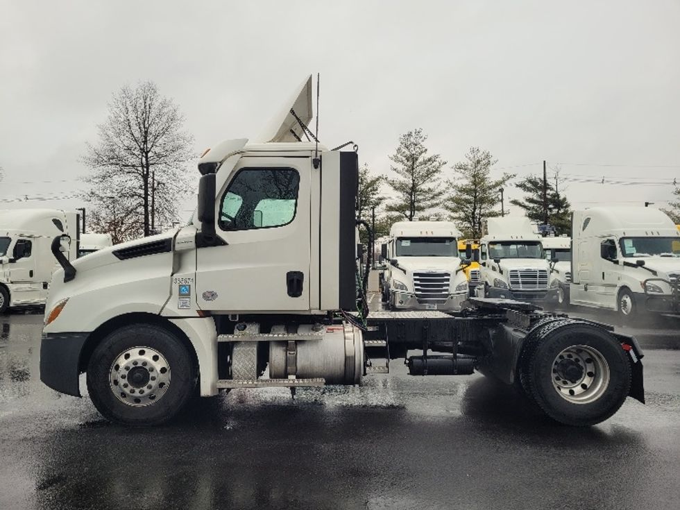 Day Cab Tractor-Heavy Duty Tractors-Freightliner-2020-T12642ST-South Plainfield-NJ-560,201\n\t\tmiles-$ 27,000 - Image 4
