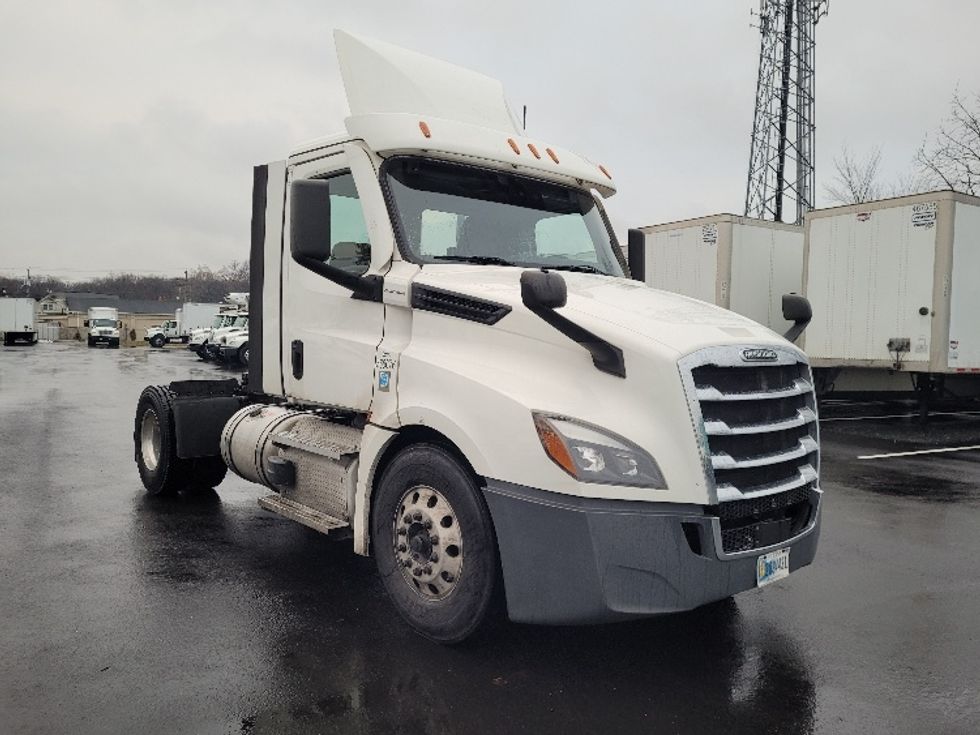 Day Cab Tractor-Heavy Duty Tractors-Freightliner-2020-T12642ST-South Plainfield-NJ-561,453\n\t\tmiles-$ 27,250 - Image 1