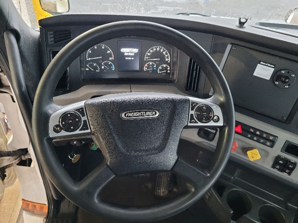 Day Cab Tractor-Heavy Duty Tractors-Freightliner-2020-T12642ST-South Plainfield-NJ-561,453\n\t\tmiles-$ 27,250 - Image 11