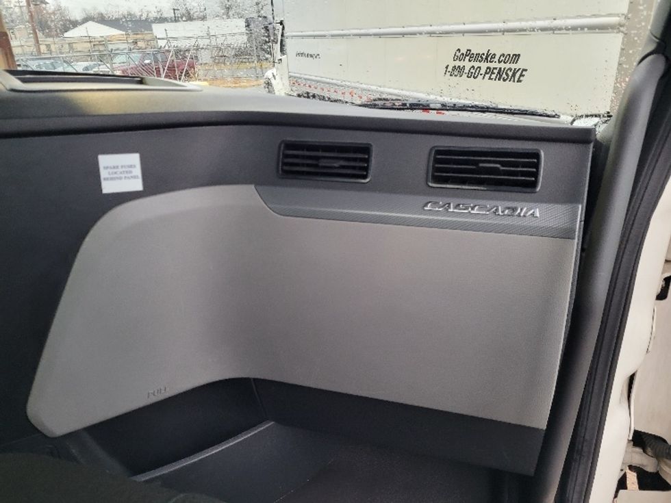 Day Cab Tractor-Heavy Duty Tractors-Freightliner-2020-T12642ST-South Plainfield-NJ-561,453\n\t\tmiles-$ 27,250 - Image 13