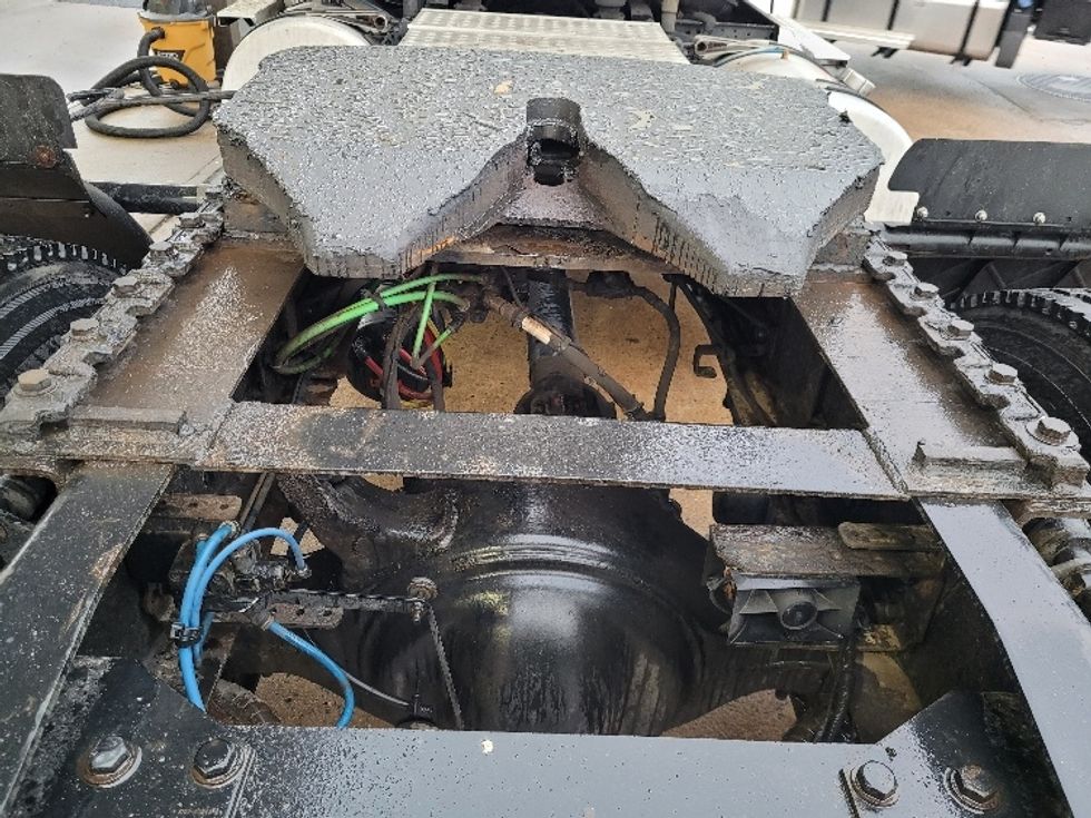 Day Cab Tractor-Heavy Duty Tractors-Freightliner-2020-T12642ST-South Plainfield-NJ-561,453\n\t\tmiles-$ 27,250 - Image 6