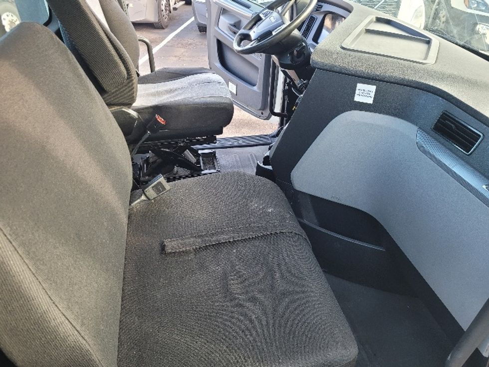 Day Cab Tractor-Heavy Duty Tractors-Freightliner-2020-T12642ST-South Plainfield-NJ-567,308\n\t\tmiles-$ 26,250 - Image 13