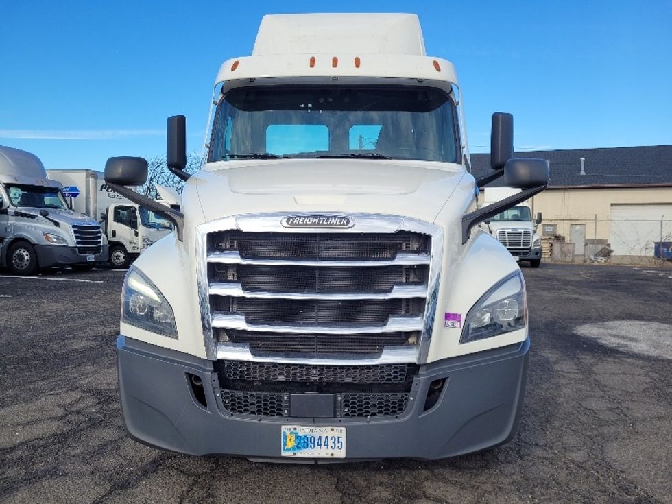 Day Cab Tractor-Heavy Duty Tractors-Freightliner-2020-T12642ST-South Plainfield-NJ-567,308\n\t\tmiles-$ 26,250 - Image 2