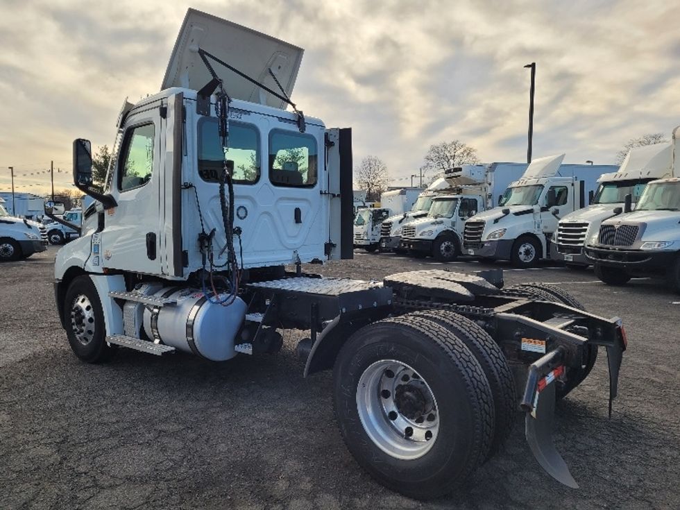 Day Cab Tractor-Heavy Duty Tractors-Freightliner-2020-T12642ST-South Plainfield-NJ-567,308\n\t\tmiles-$ 26,250 - Image 5