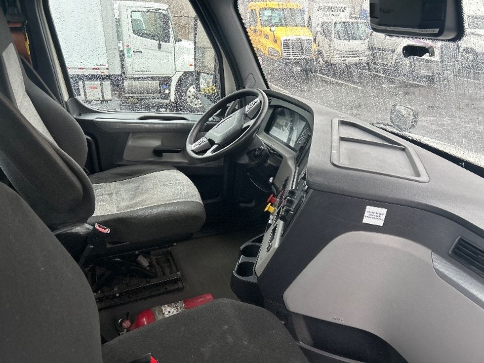 Day Cab Tractor-Heavy Duty Tractors-Freightliner-2020-T12642ST-South Plainfield-NJ-568,041\n\t\tmiles-$ 25,250 - Image 14