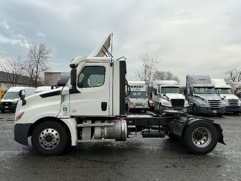 Day Cab Tractor-Heavy Duty Tractors-Freightliner-2020-T12642ST-South Plainfield-NJ-568,041\n\t\tmiles-$ 25,250 - Image 4