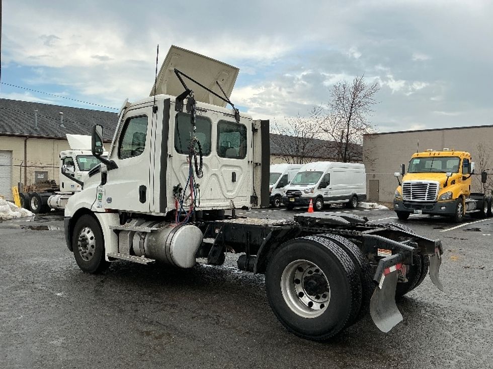 Day Cab Tractor-Heavy Duty Tractors-Freightliner-2020-T12642ST-South Plainfield-NJ-568,041\n\t\tmiles-$ 25,250 - Image 5