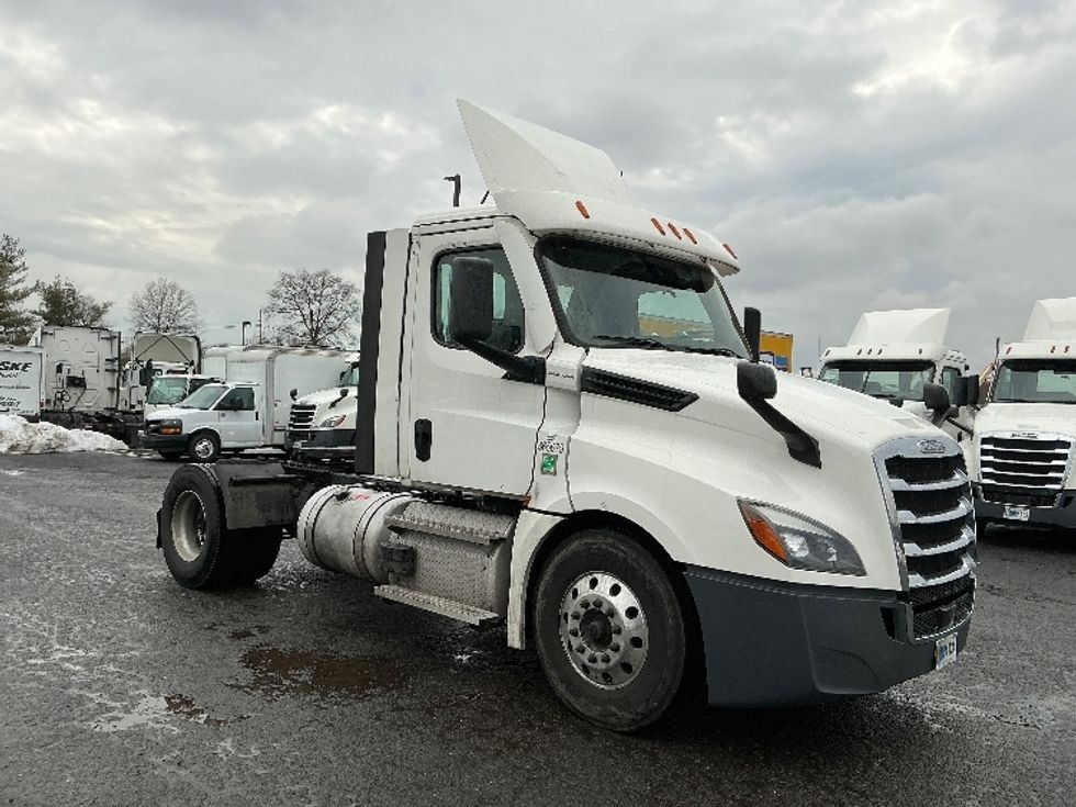 Day Cab Tractor-Heavy Duty Tractors-Freightliner-2020-T12642ST-South Plainfield-NJ-568,339\n\t\tmiles-$ 25,000 - Image 1