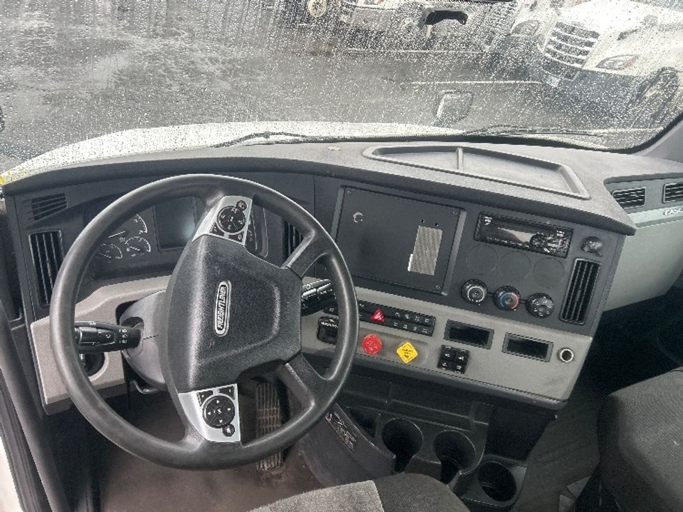 Day Cab Tractor-Heavy Duty Tractors-Freightliner-2020-T12642ST-South Plainfield-NJ-568,339\n\t\tmiles-$ 25,000 - Image 11