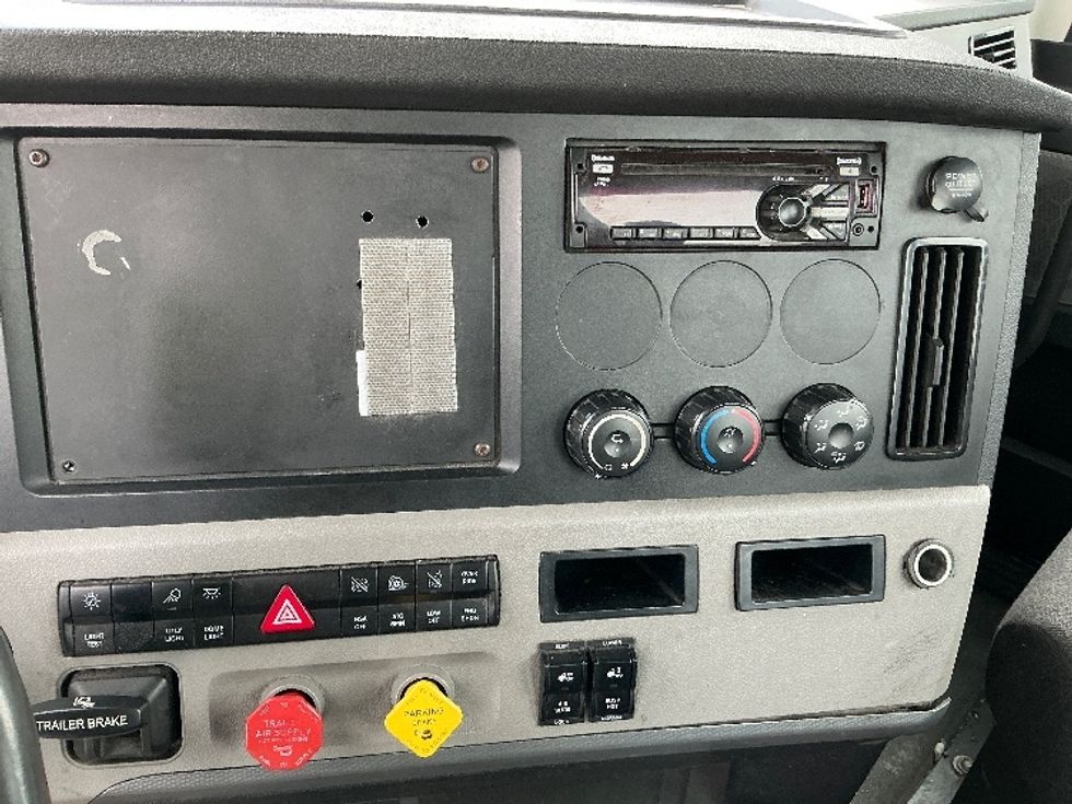 Day Cab Tractor-Heavy Duty Tractors-Freightliner-2020-T12642ST-South Plainfield-NJ-568,339\n\t\tmiles-$ 25,000 - Image 18