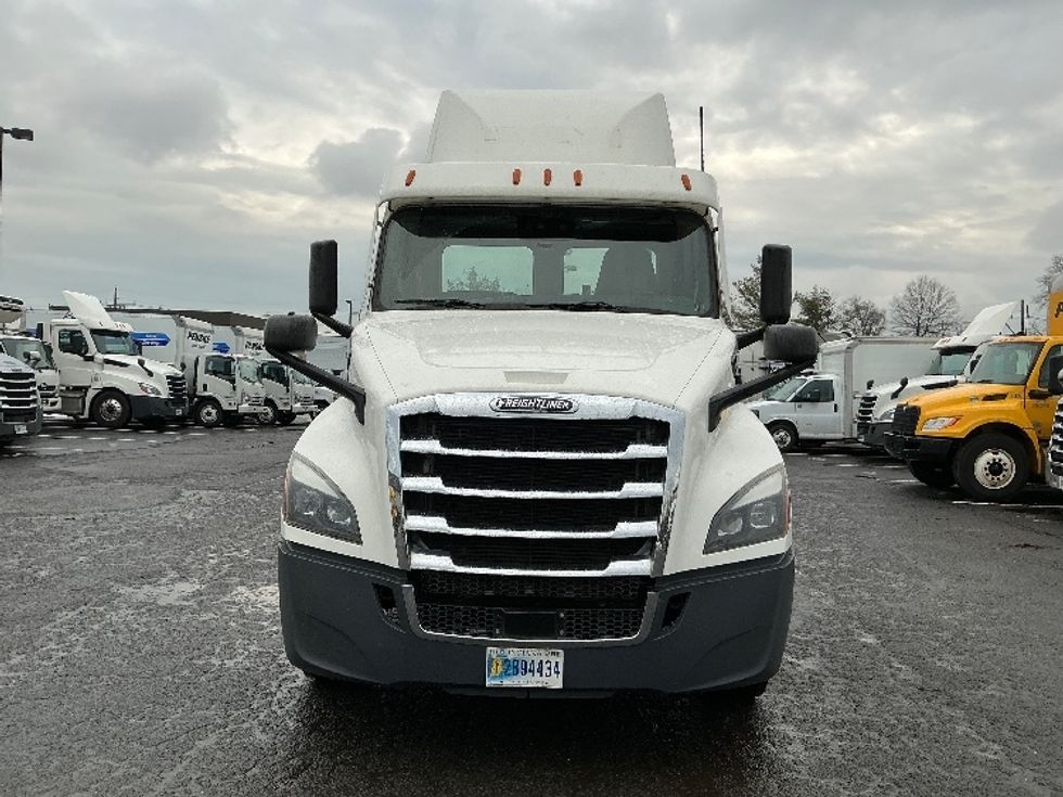 Day Cab Tractor-Heavy Duty Tractors-Freightliner-2020-T12642ST-South Plainfield-NJ-568,339\n\t\tmiles-$ 25,000 - Image 2