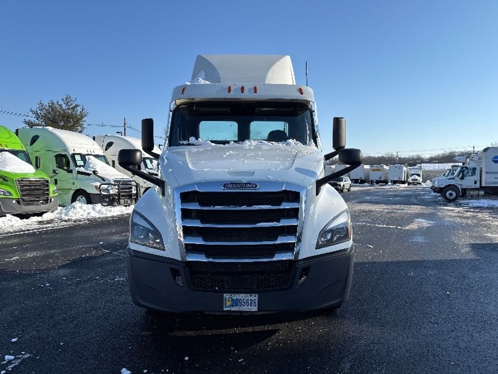Day Cab Tractor-Heavy Duty Tractors-Freightliner-2020-T12642ST-South Plainfield-NJ-583,688\n\t\tmiles-$ 23,750 - Image 2