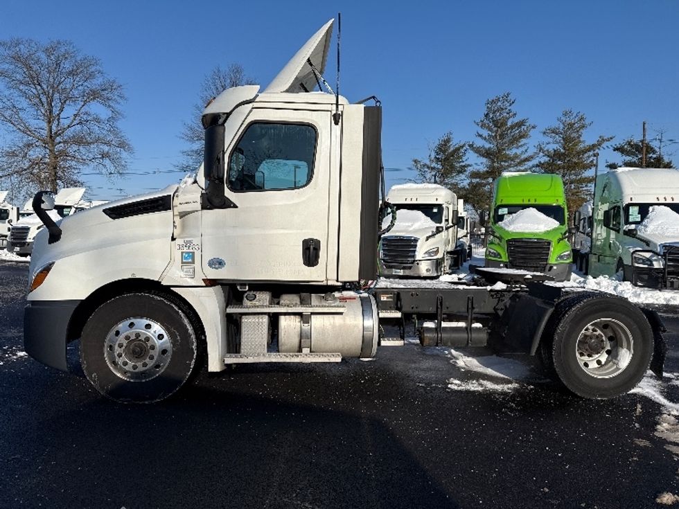 Day Cab Tractor-Heavy Duty Tractors-Freightliner-2020-T12642ST-South Plainfield-NJ-583,688\n\t\tmiles-$ 23,750 - Image 4