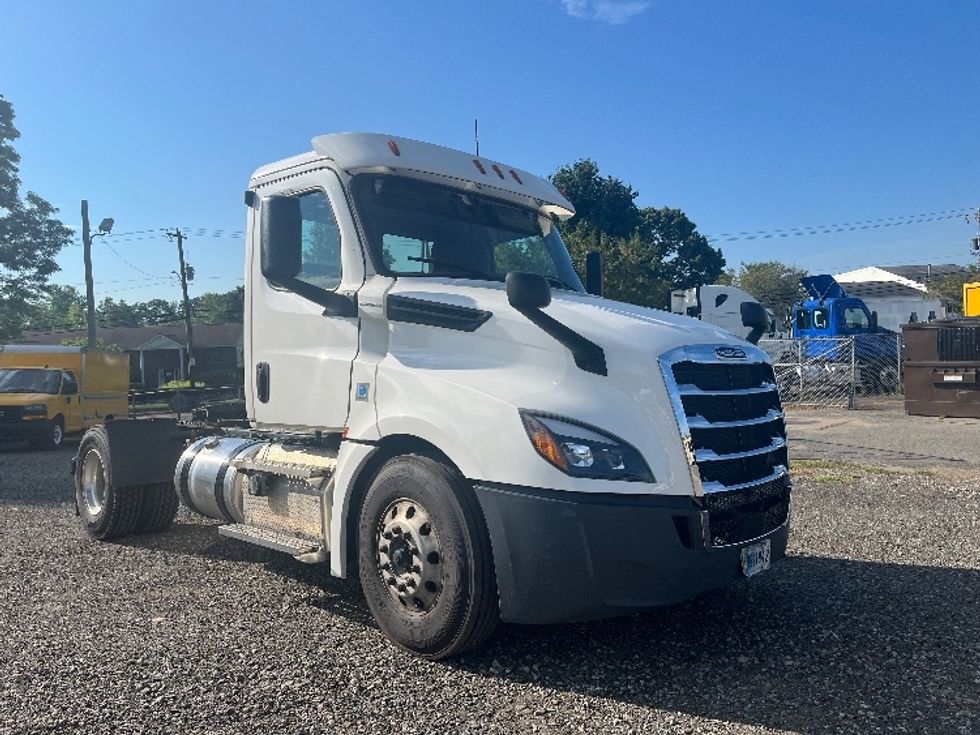 Day Cab Tractor-Heavy Duty Tractors-Freightliner-2020-T12642ST-Springfield-MA-339,474\n\t\tmiles-$ 42,500 - Image 1