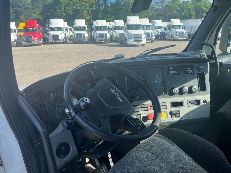 Day Cab Tractor-Heavy Duty Tractors-Freightliner-2020-T12642ST-Springfield-MA-339,474\n\t\tmiles-$ 42,500 - Image 10