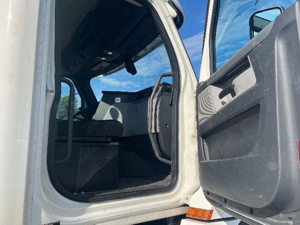 Day Cab Tractor-Heavy Duty Tractors-Freightliner-2020-T12642ST-Springfield-MA-339,474\n\t\tmiles-$ 42,500 - Image 12