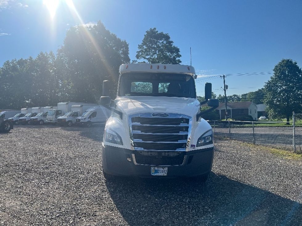 Day Cab Tractor-Heavy Duty Tractors-Freightliner-2020-T12642ST-Springfield-MA-339,474\n\t\tmiles-$ 42,500 - Image 2