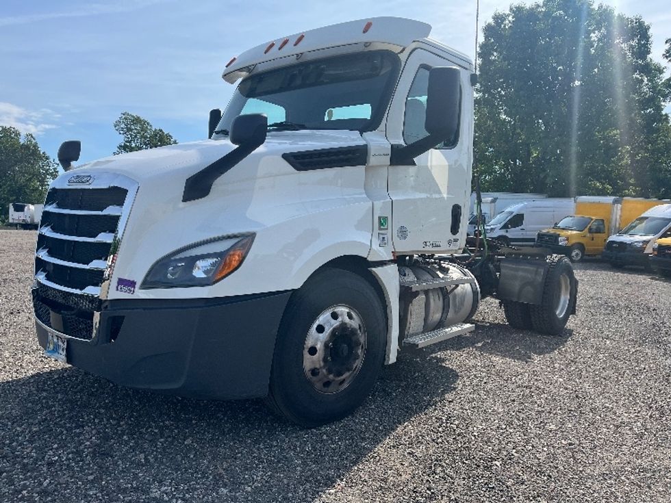 Day Cab Tractor-Heavy Duty Tractors-Freightliner-2020-T12642ST-Springfield-MA-339,474\n\t\tmiles-$ 42,500 - Image 3