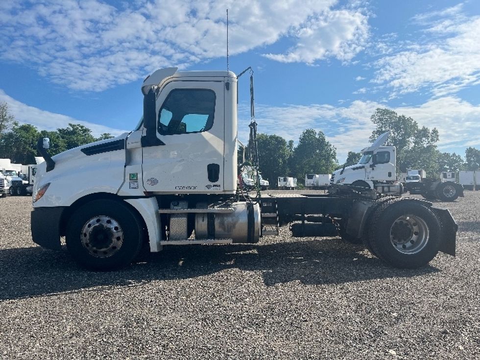 Day Cab Tractor-Heavy Duty Tractors-Freightliner-2020-T12642ST-Springfield-MA-339,474\n\t\tmiles-$ 42,500 - Image 4