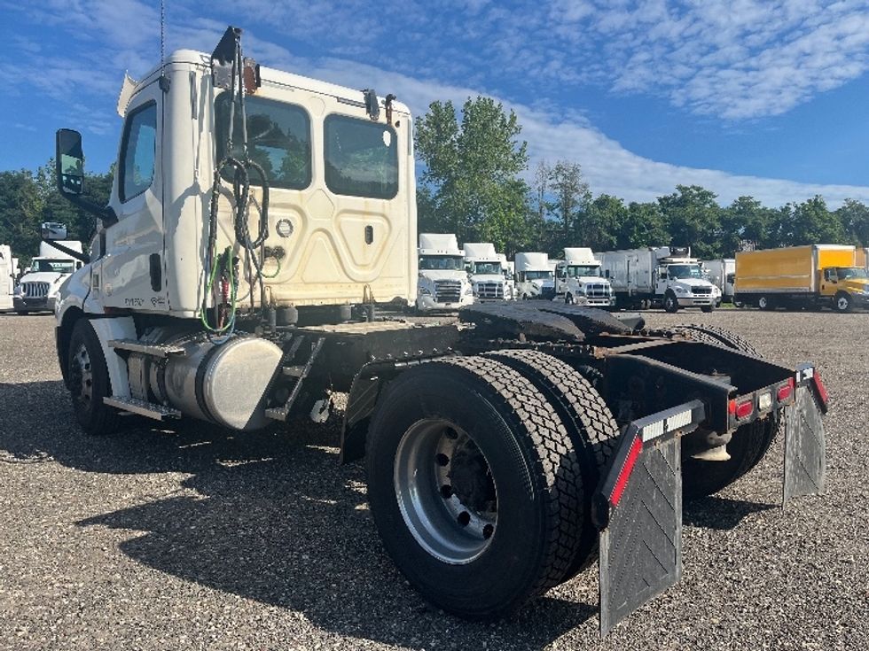 Day Cab Tractor-Heavy Duty Tractors-Freightliner-2020-T12642ST-Springfield-MA-339,474\n\t\tmiles-$ 42,500 - Image 5