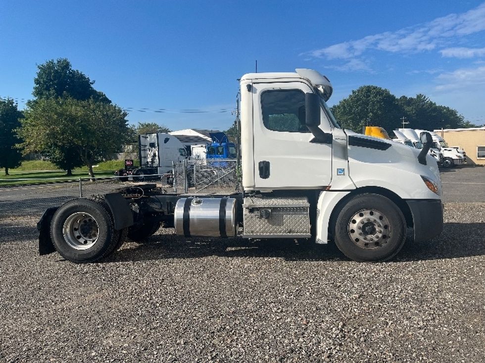 Day Cab Tractor-Heavy Duty Tractors-Freightliner-2020-T12642ST-Springfield-MA-339,474\n\t\tmiles-$ 42,500 - Image 8