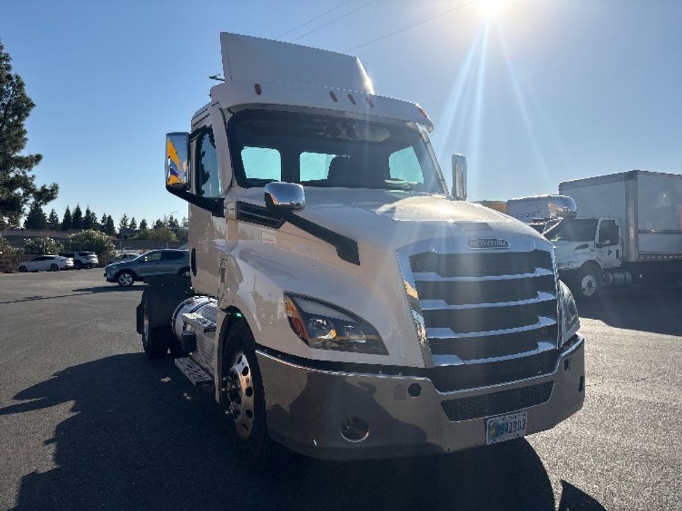 Day Cab Tractor-Heavy Duty Tractors-Freightliner-2020-T12642ST-Stockton-CA-184,876\n\t\tmiles-$ 54,750 - Image 1