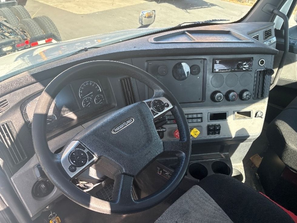 Day Cab Tractor-Heavy Duty Tractors-Freightliner-2020-T12642ST-Stockton-CA-184,876\n\t\tmiles-$ 54,750 - Image 11