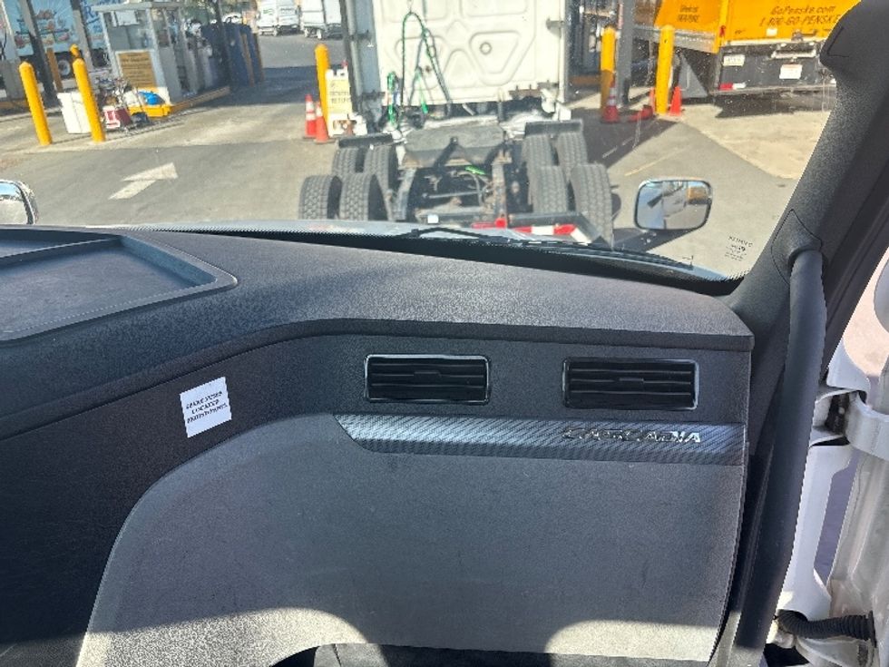 Day Cab Tractor-Heavy Duty Tractors-Freightliner-2020-T12642ST-Stockton-CA-184,876\n\t\tmiles-$ 54,750 - Image 13